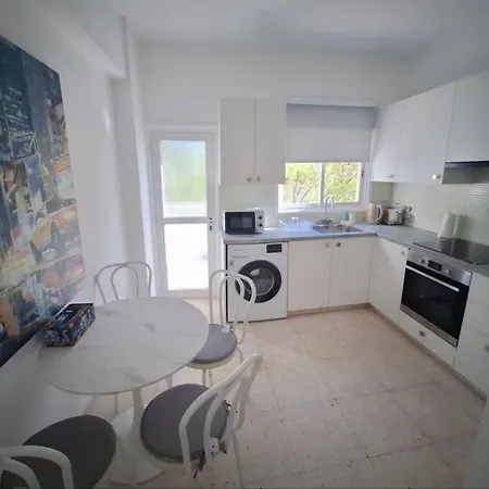 Theo 202 - Cozy 2 Bdr Nicosia Free Parking & Wi-Fi