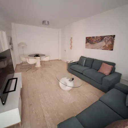 Cozy 2 Bdr Free Parking Wifi Appartamento *