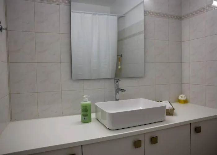 Cozy 2 Bdr Free Parking Wifi