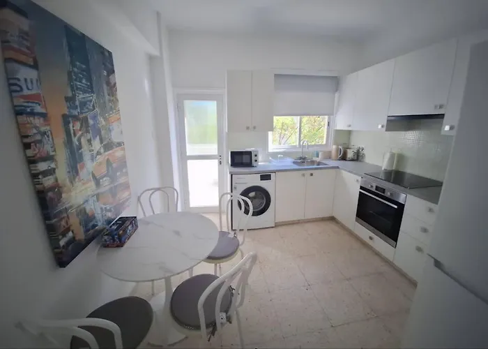 Cozy 2 Bdr Free Parking Wifi